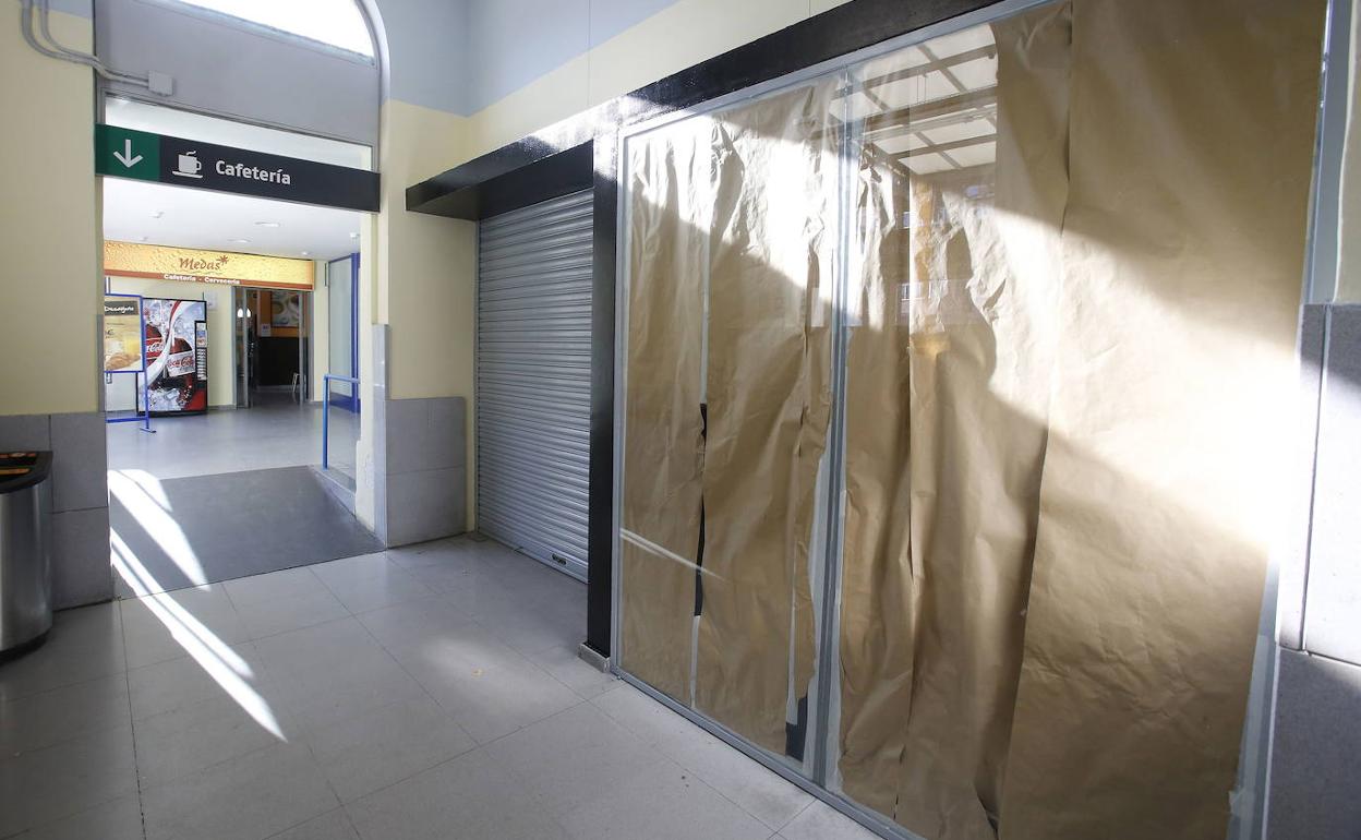 Quejas por el cierre de la cafetería de la estación de trenes de Palencia  por las obras | El Norte de Castilla