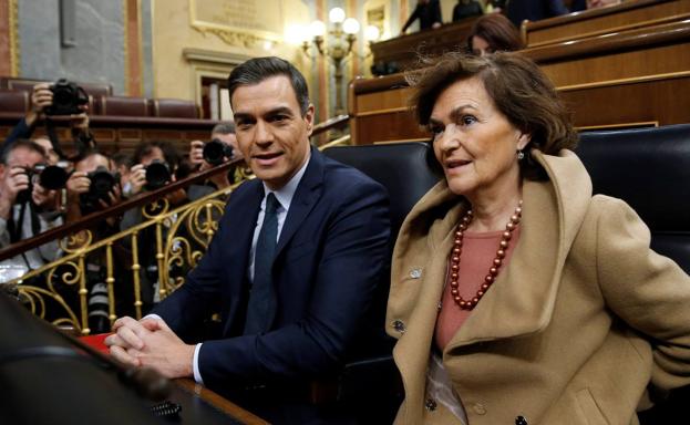 Pedro Sánchez y Carmen Calvo, este domingo en el Congreso.