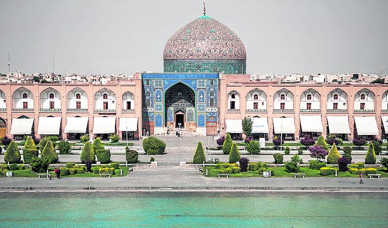 Mezquita Sheikh Lotfollah, en Isfahán. Considerada una de las piezas más valiosas y bellas del tesoro patrimonial persa. Fue erigida por los safávidas en el siglo XVI.