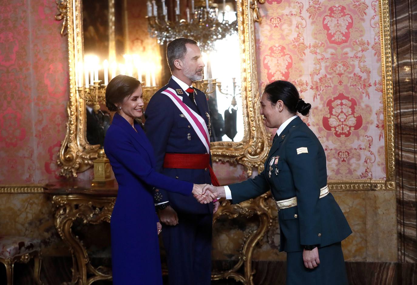 La Reina deslumbró durante la Pascua Militar con un favorecedor recogido bajo repleto de trenzas y con un toque despeinado, que podría convertirse en la mejor apuesta para los looks de invitada