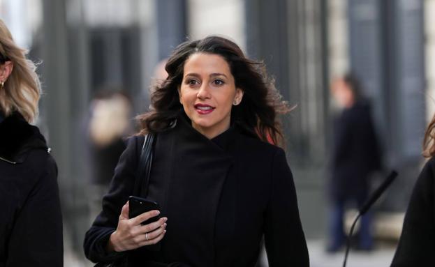 Inés Arrimadas llega al Congreso de los Diputados para la última sesión de investidura.