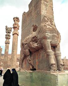 Imagen secundaria 2 - Gran Bazar de Teherán (arriba), Mezquita Sheikh Lotfollah y Persépolis.