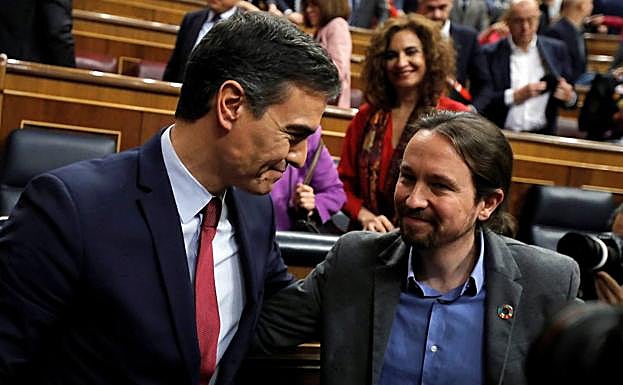 Sánchez e Iglesias, tras la votación. 