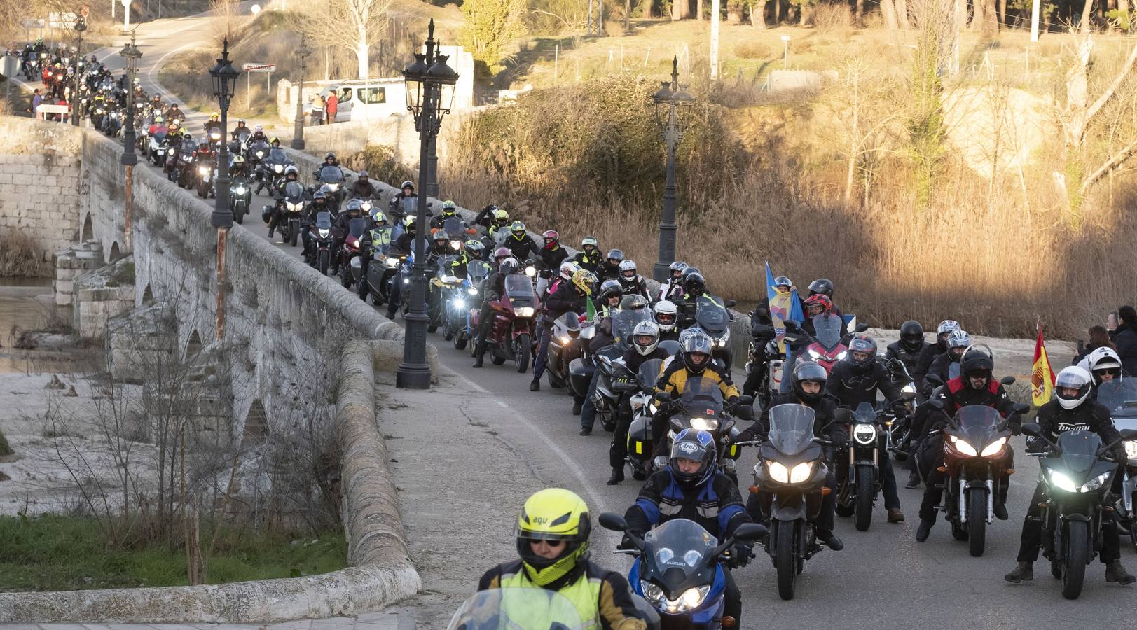 Cientos de moteros han participado en la tradicional excursión pingüinera a la localidad vallisoletana