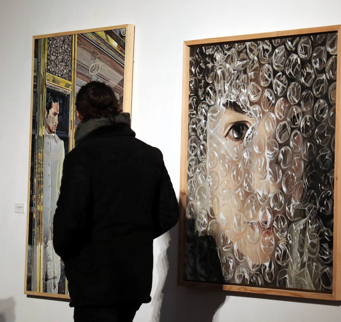 La exposición reúne una treintena de las pinturas que resultaron seleccionadas en una convocatoria en la que el jurado eligió el óleo sobre lienzo 'Long distance runners' ('Corredores de larga distancia'), del artista abulense afincado en Zaragoza Favier Riaño (1977), como la merecedora del primer premio, dotado con 6.000 euros.