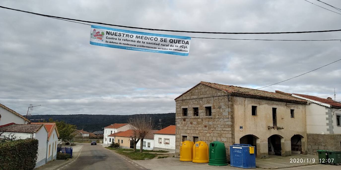 El Partido Socialista de Salamanca inició el pasado miércoles en la provincia la campaña 'Nuestro médico se queda', una iniciativa que pretende dar a conocer el malestar de la población rural, incluido el personal sanitario, por la reforma sanitaria que pretende implantar la Junta de Castilla y León.