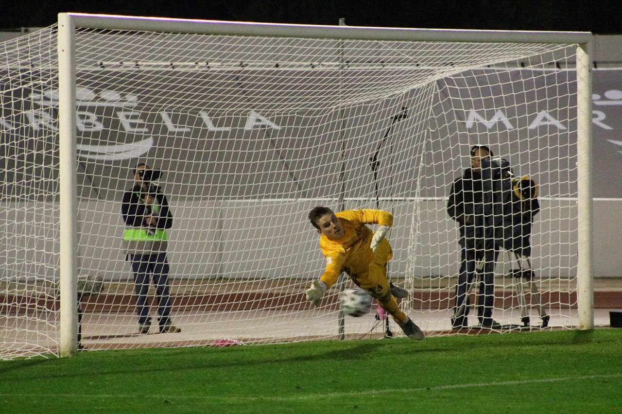 El meta detuvo dos lanzamientos en la tanda definitiva tras 120 minutos en el que los de Sergio estuvieron 47 minutos con un pie fuera de la Copa. Ünal marcó el empate en el 86. 