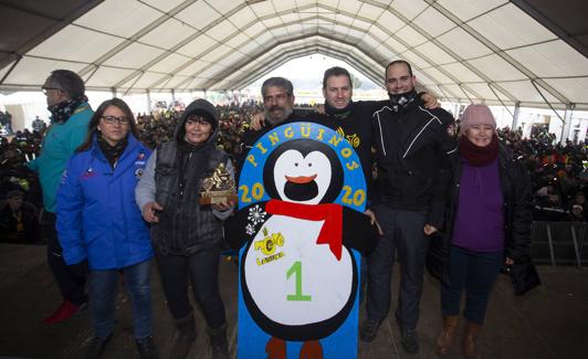 Moto Laguna recoge su premio como motoclub con más inscritos. 