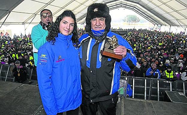 Amador Primo, tercer piloto de más edad, con 76 años. 