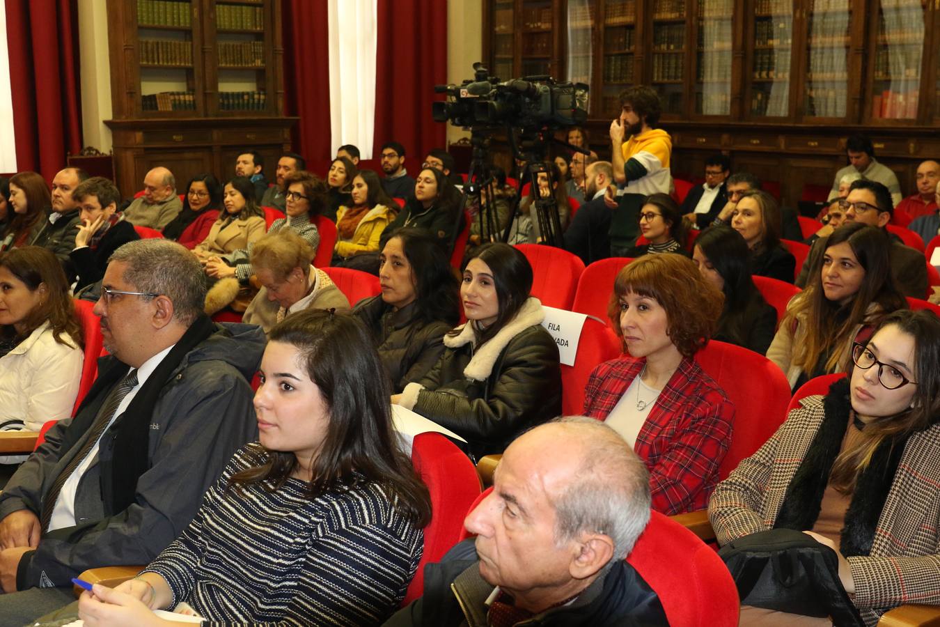 La exvicepresidenta del Gobierno, consejera de Estado y abogada del Estudio Cuatrecasas impartió en el Salón de Grados de la Facultad de Derecho la conferencia inaugural que abre el VII Diploma de Postgrado de Derecho Administrativo