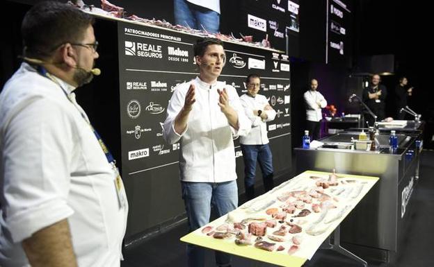 El chef Dani García y su jefe de cocina, Jorge Martín, durante su ponencia.