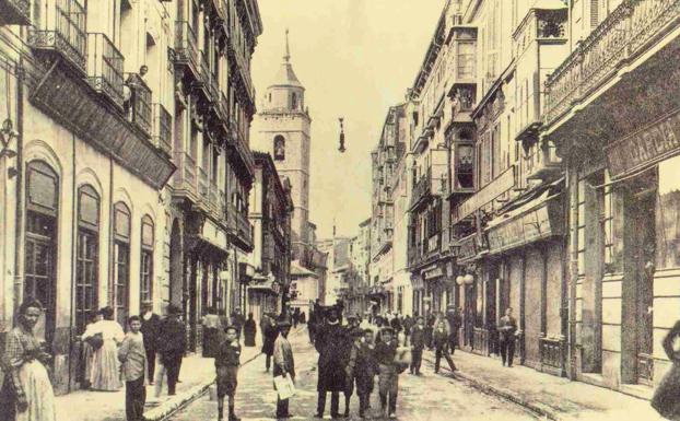 Calle Constitución, donde se instaló la central telefónica interurbana en 1913.