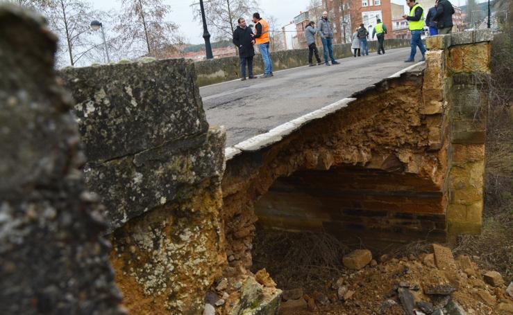 Derrumbe de parte del puente de Saldaña