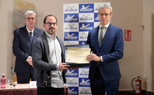 Rufino Barco, con el director de Michelin Valladolid, Bruno Arias. 