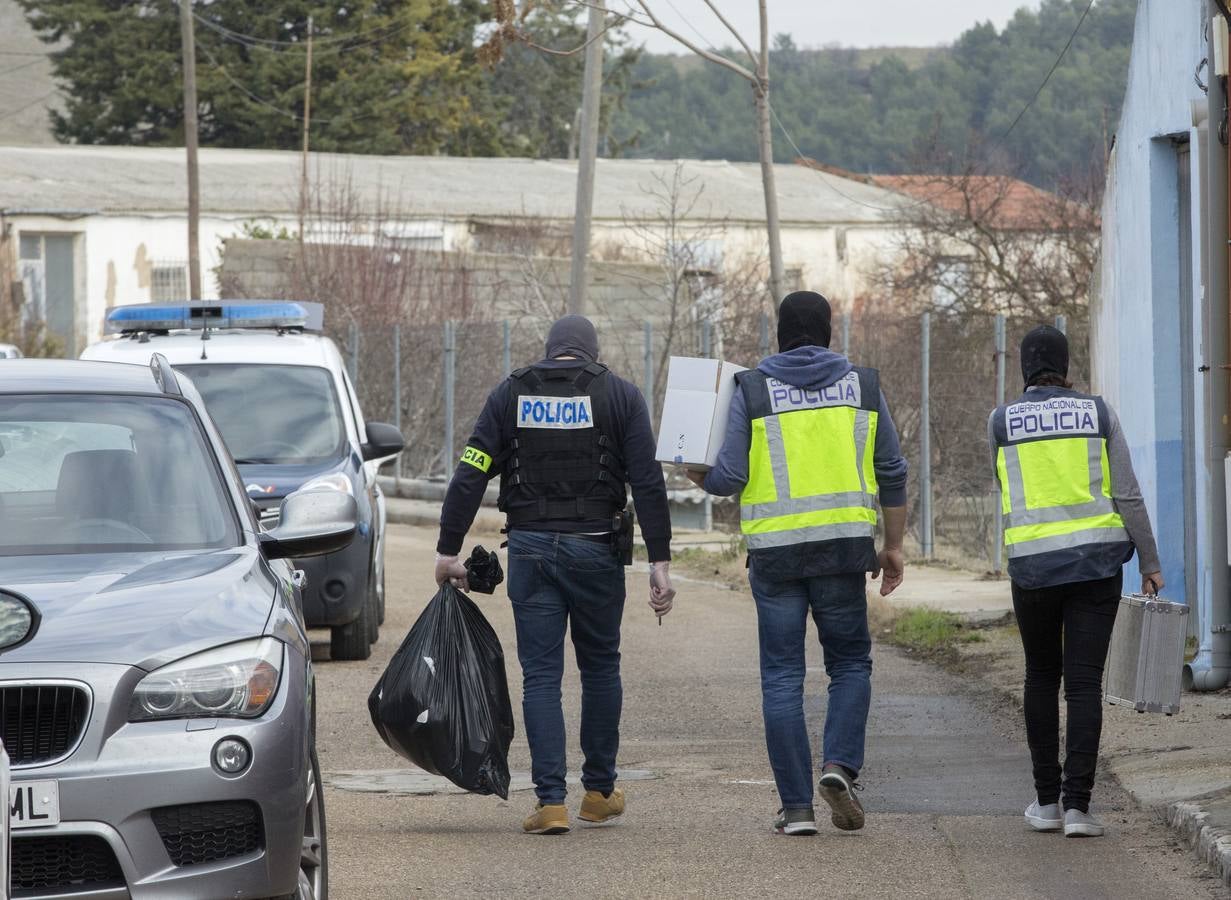 La labor conjunta de la Policía Nacional y la Guardia Civil ha llevado a los agentes a detener a seis sospechos y a relizar hasta cinco registros simultáneos tanto en la capital como en tres pueblos de la provincia