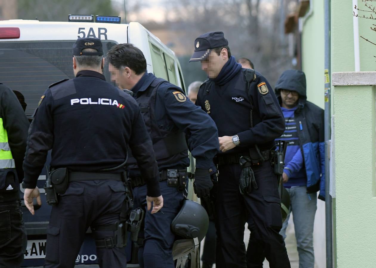 La labor conjunta de la Policía Nacional y la Guardia Civil ha llevado a los agentes a detener a seis sospechos y a relizar hasta cinco registros simultáneos tanto en la capital como en tres pueblos de la provincia