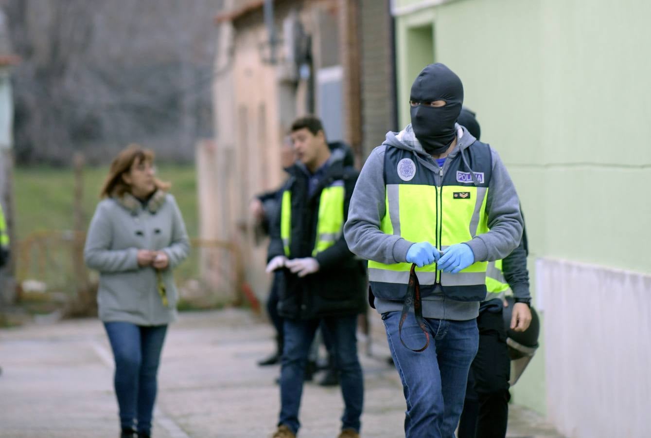 La labor conjunta de la Policía Nacional y la Guardia Civil ha llevado a los agentes a detener a seis sospechos y a relizar hasta cinco registros simultáneos tanto en la capital como en tres pueblos de la provincia