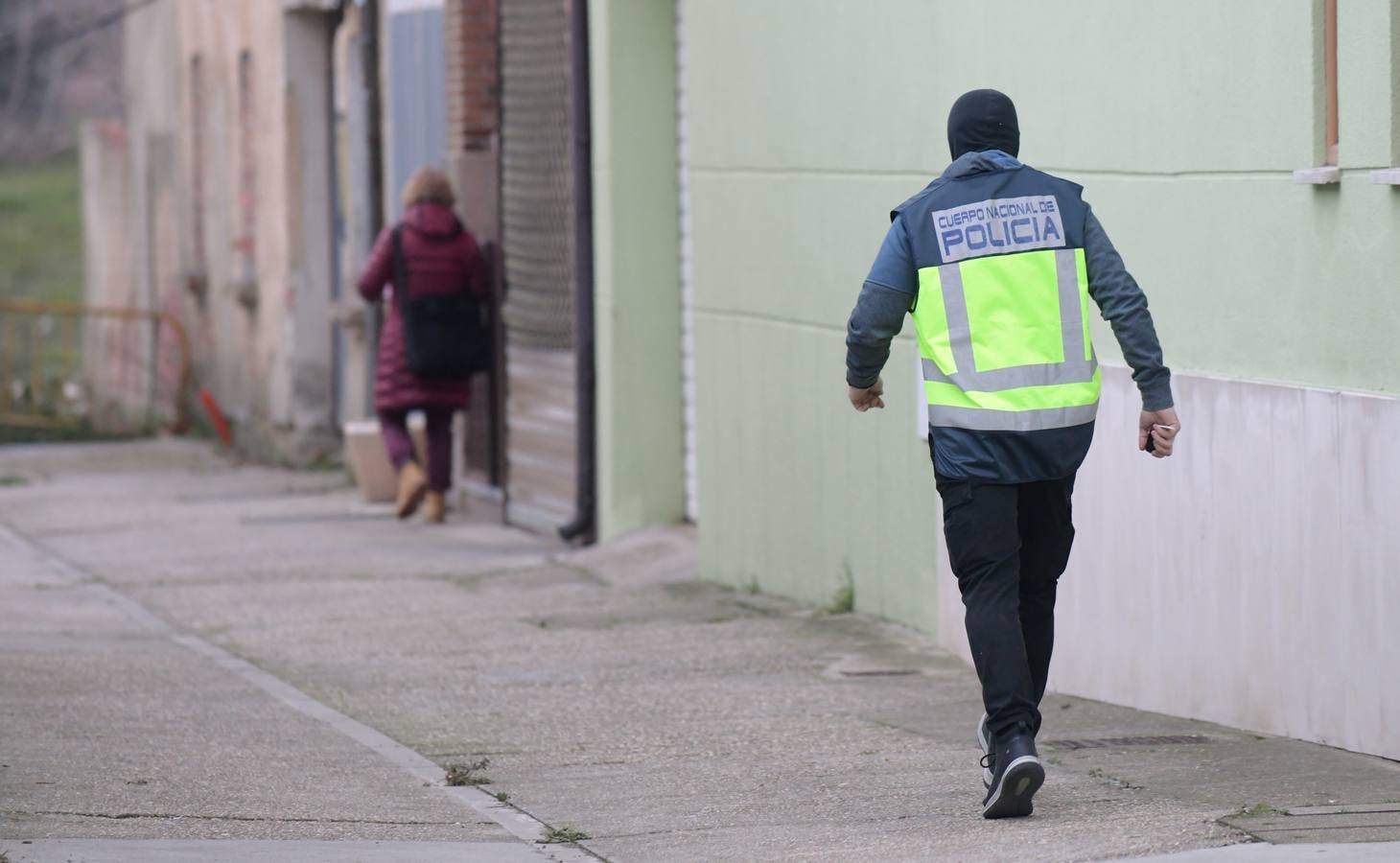 La labor conjunta de la Policía Nacional y la Guardia Civil ha llevado a los agentes a detener a seis sospechos y a relizar hasta cinco registros simultáneos tanto en la capital como en tres pueblos de la provincia