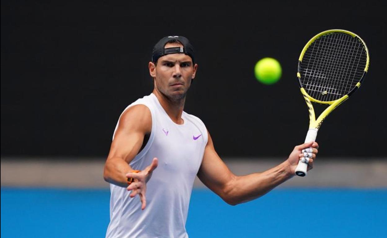 Rafa Nadal prepara su participación en el Abierto de Australia. 