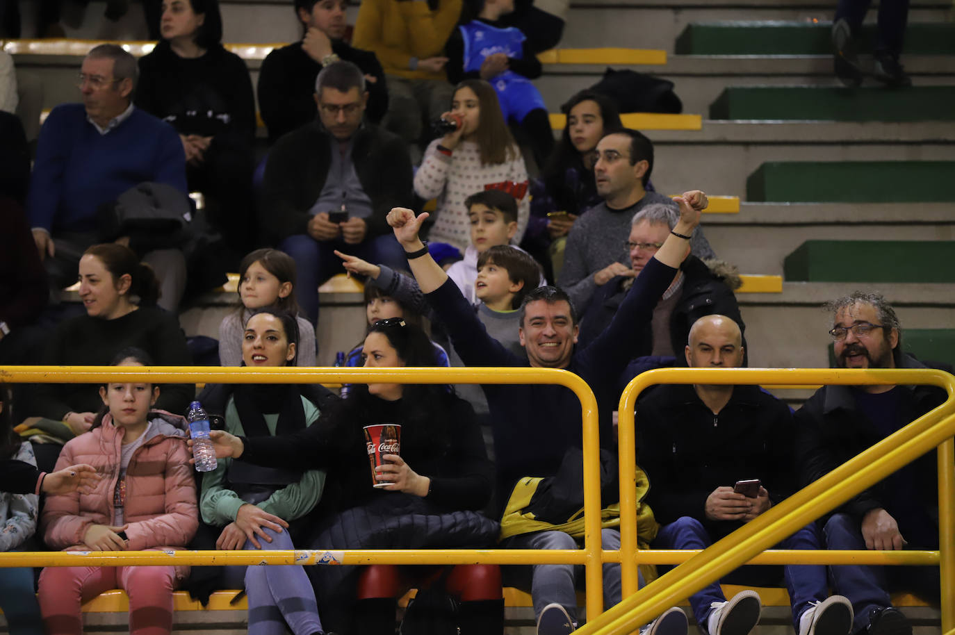 Fotos: Las imágenes del encuentro entre el CB Avenida y Cadí La Seu (71-61)