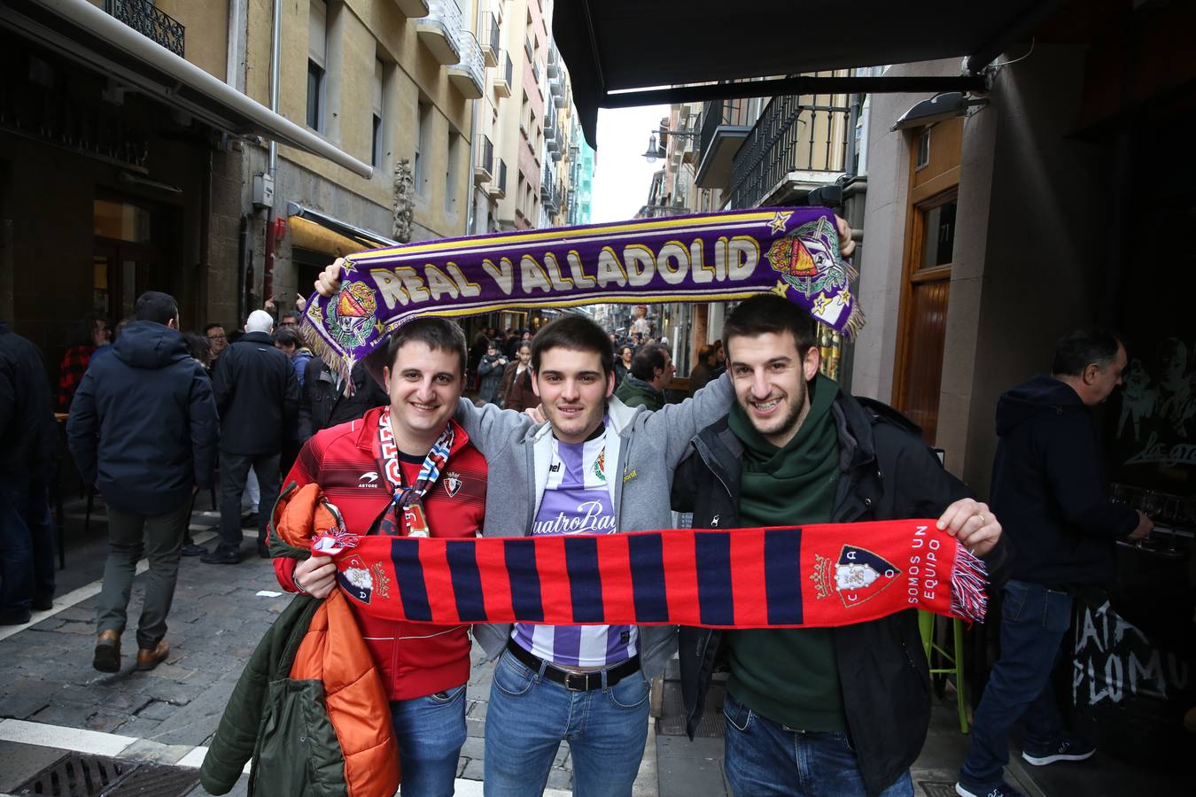 Cerca de trescientos aficionados blanquivioletas se han dejado ver departiendo y compartiendo tapeo con los seguidores navarros