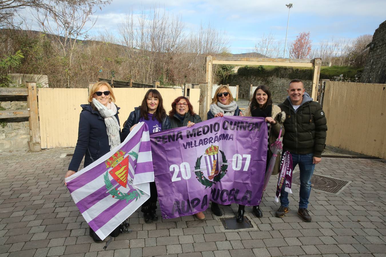 Cerca de trescientos aficionados blanquivioletas se han dejado ver departiendo y compartiendo tapeo con los seguidores navarros