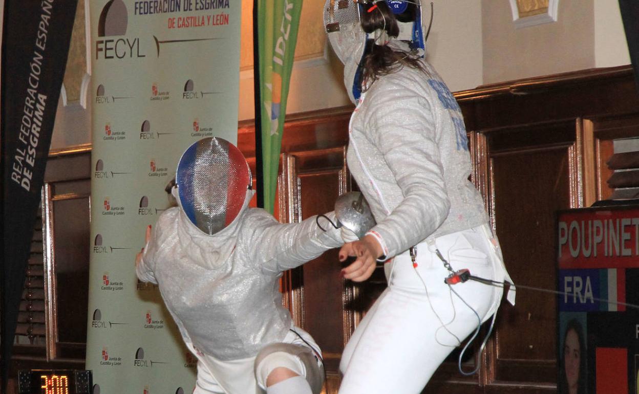Anne Poupinet, a la izquierda, durante la final de la copa del mundo júnior. 