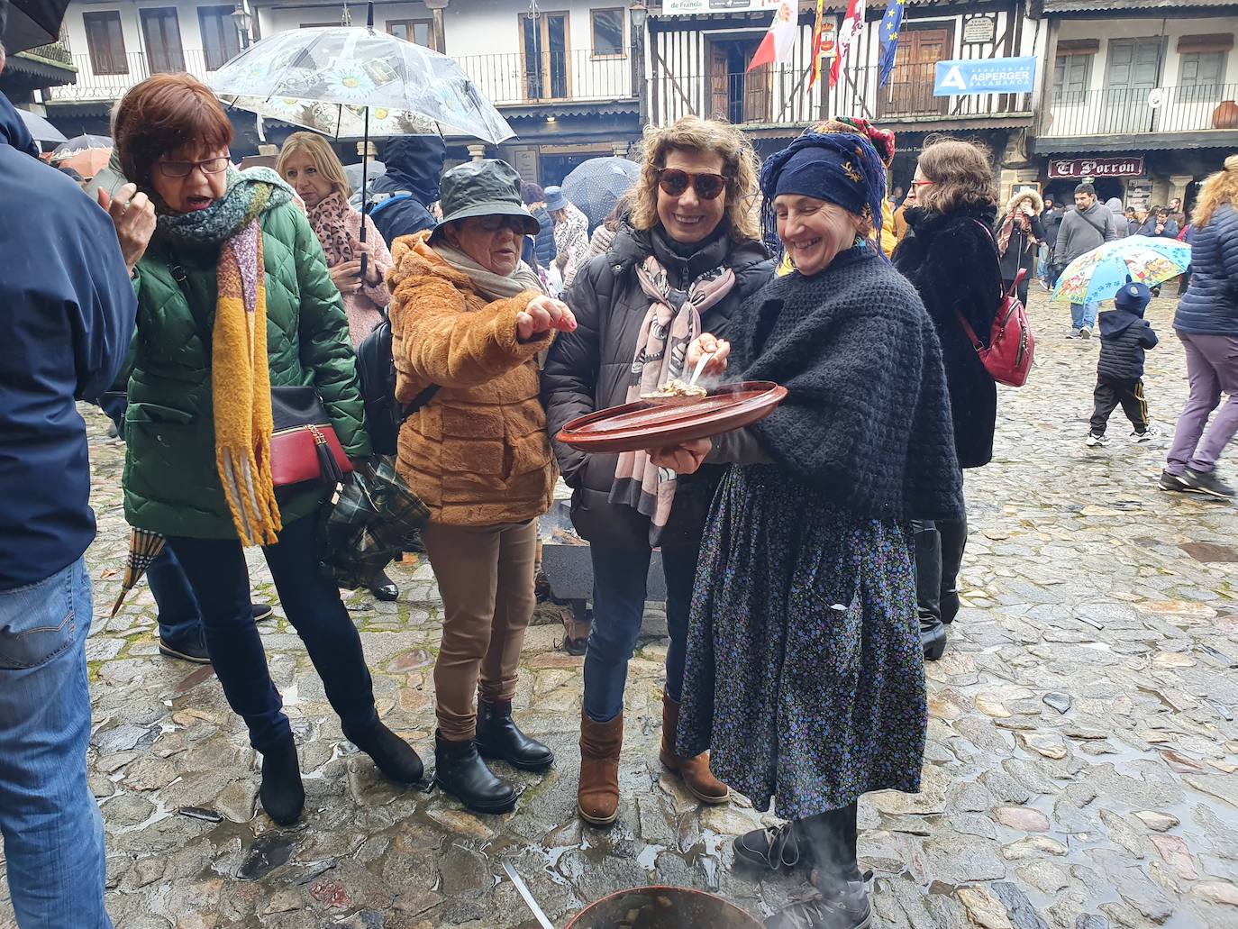 Fotos: La rifa del marrano de San Antón en La Alberca de Salamanca