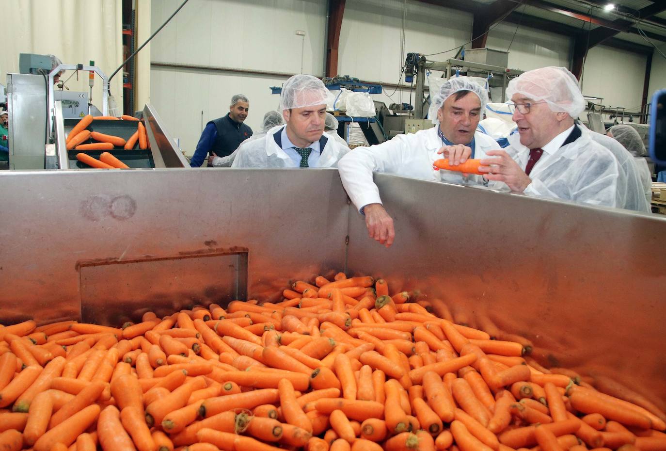 Fotos: El consejero de Agricultura visita la cooperativa Glus en Sanchonuño