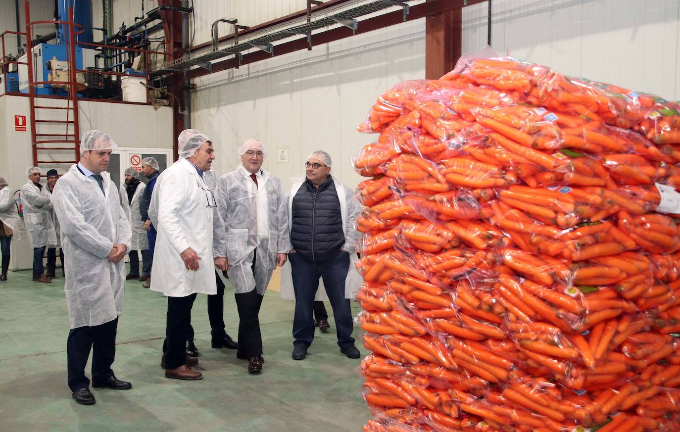 Fotos: El consejero de Agricultura visita la cooperativa Glus en Sanchonuño