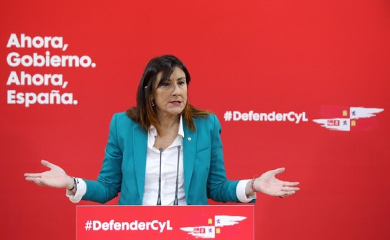 Ana Sánchez, secretaria de Organización del PSOE autonómico, este lunes ante los medios