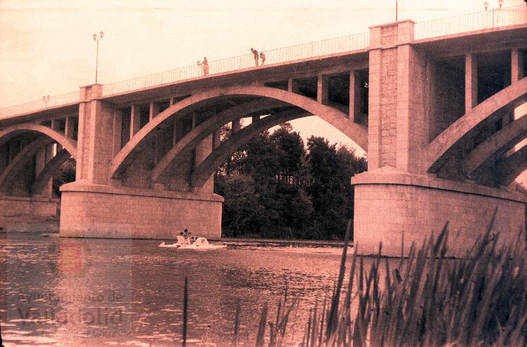 El 15 de agosto de 1958 tenía lugar en el río Pisuerga, frente a la piscina Samoa, la bendición e inauguración de los patines acuáticos 'Kometa' | Al acto asistieron al alcalde accidental señor Bulnes y otras autoridades