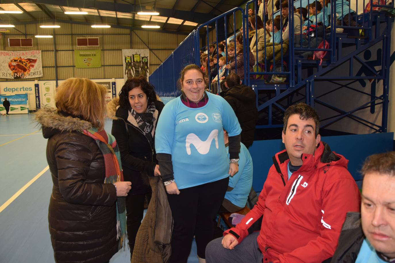 Medio millar de escolares disfrutaron de sus ídolos en la Bombonevera. 