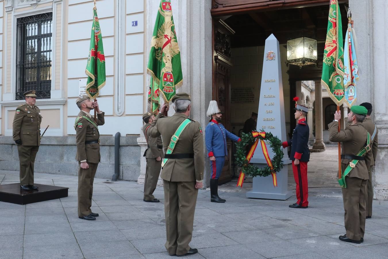 Con motivo de la festividad de San Francisco de Sales, patrón de los periodistas, efeméride que se conmemora mañana, el Palacio Real celebró un acto militar con una nutrida representación de los medios de comunicación de Valladolid y Palencia