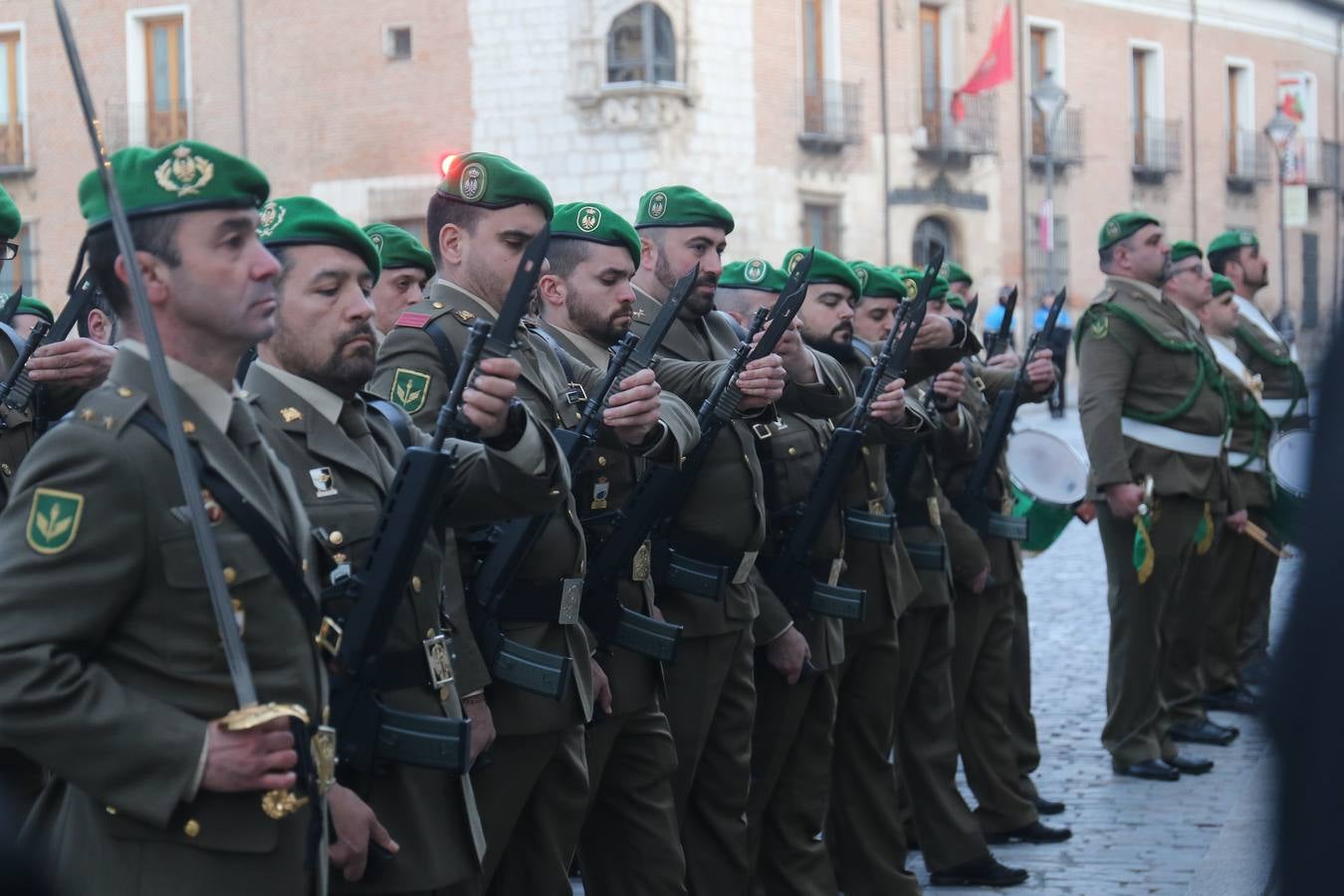 Con motivo de la festividad de San Francisco de Sales, patrón de los periodistas, efeméride que se conmemora mañana, el Palacio Real celebró un acto militar con una nutrida representación de los medios de comunicación de Valladolid y Palencia