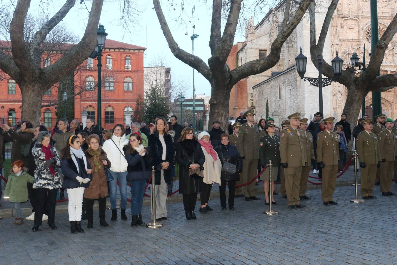 Con motivo de la festividad de San Francisco de Sales, patrón de los periodistas, efeméride que se conmemora mañana, el Palacio Real celebró un acto militar con una nutrida representación de los medios de comunicación de Valladolid y Palencia