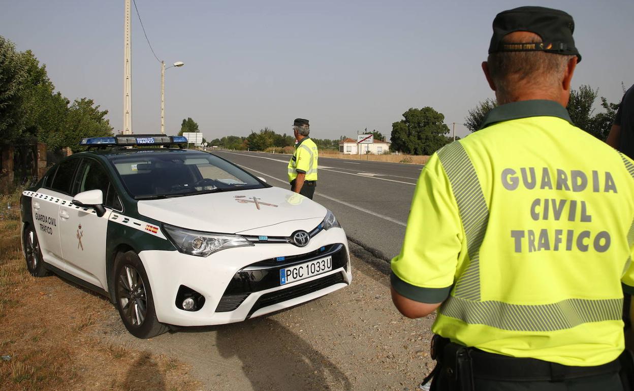 Control de la Guardia Civil de Tráfico. 