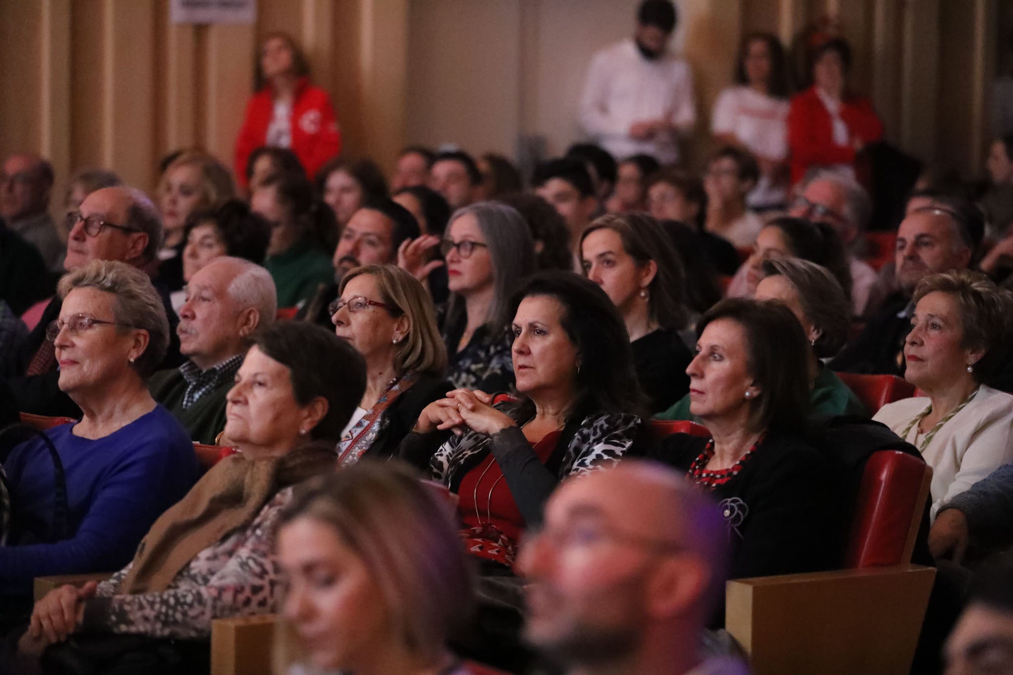 Cruz Roja Salamanca celebró ayer una accidentada XXIV edición de sus Premios Solidaridad. La gala, que fue interrumpida por una alerta de incendio que se quedó en un susto, fue presentada por el periodista y presentador de televisión Javier Gallego.
