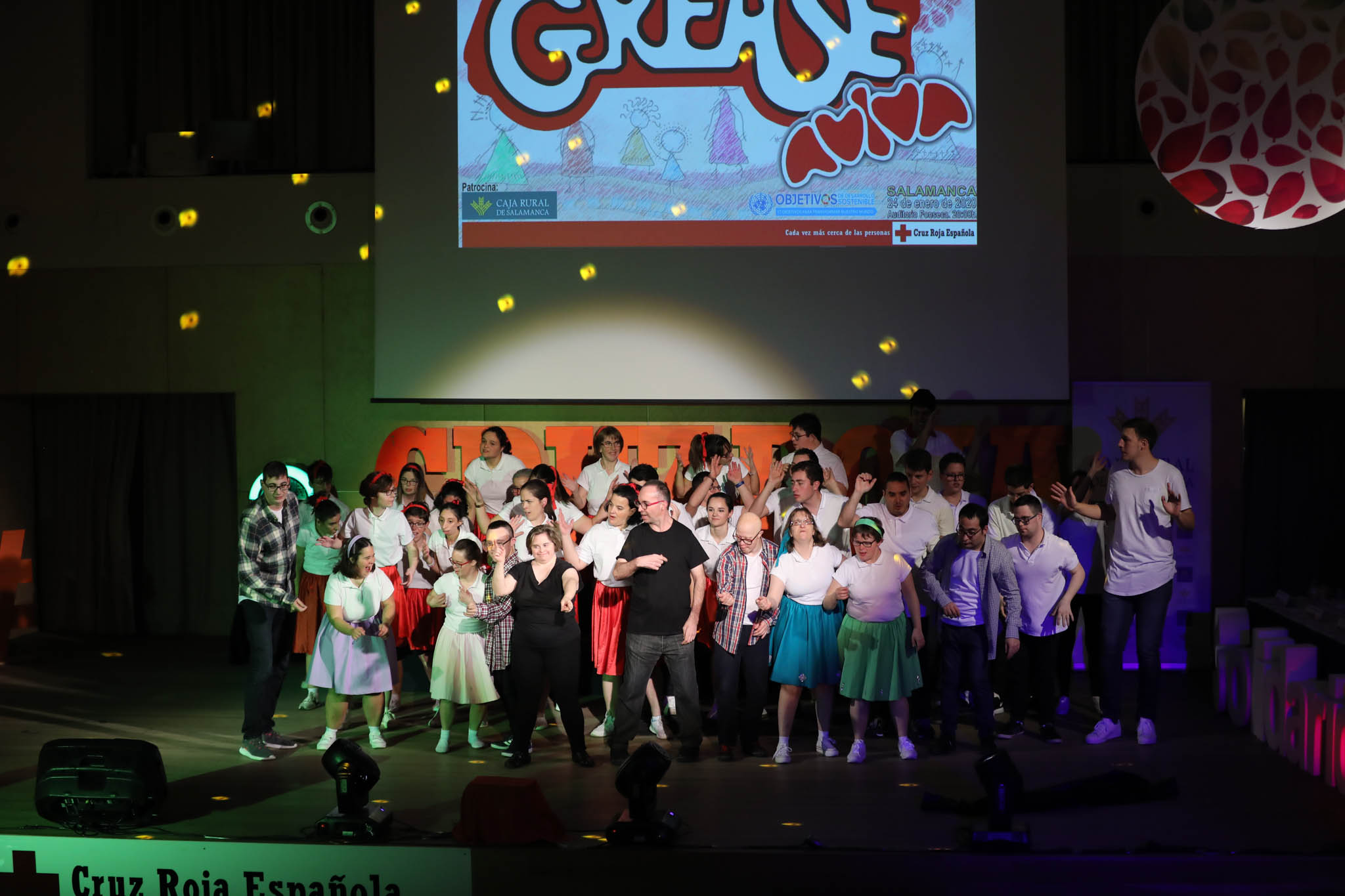 Cruz Roja Salamanca celebró ayer una accidentada XXIV edición de sus Premios Solidaridad. La gala, que fue interrumpida por una alerta de incendio que se quedó en un susto, fue presentada por el periodista y presentador de televisión Javier Gallego.