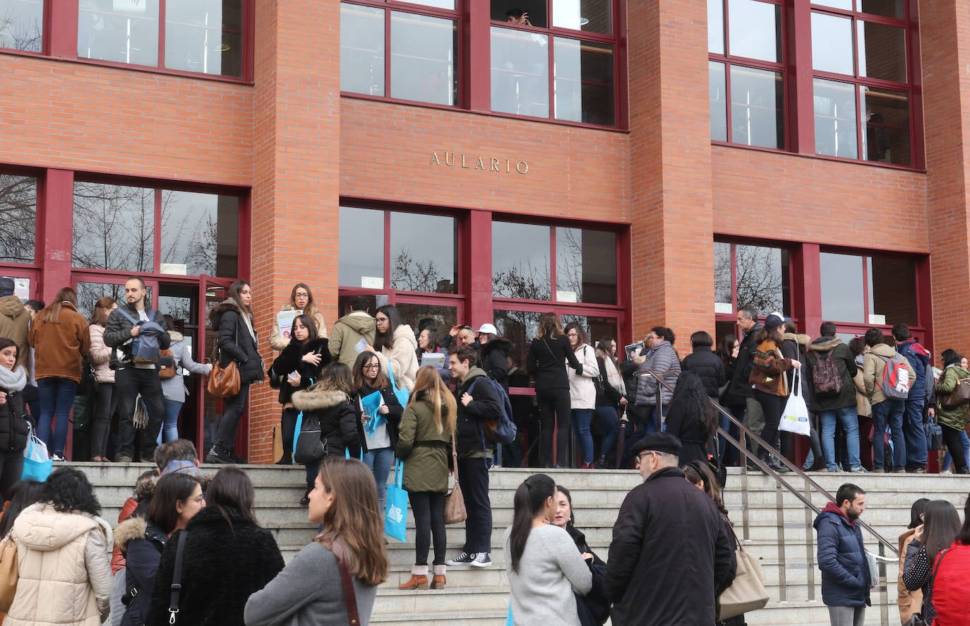 Un total de 35.472 candidatos se examinan este sábado en una veintena de ciudades, entre ellas Salamanca y Valladolid, para obtener una de las 9.539 plazas de formación sanitaria especializada en Medicina, Farmacia, Enfermería, Psicología, Química, Biología y Física convocadas por el Ministerio de Sanidad.