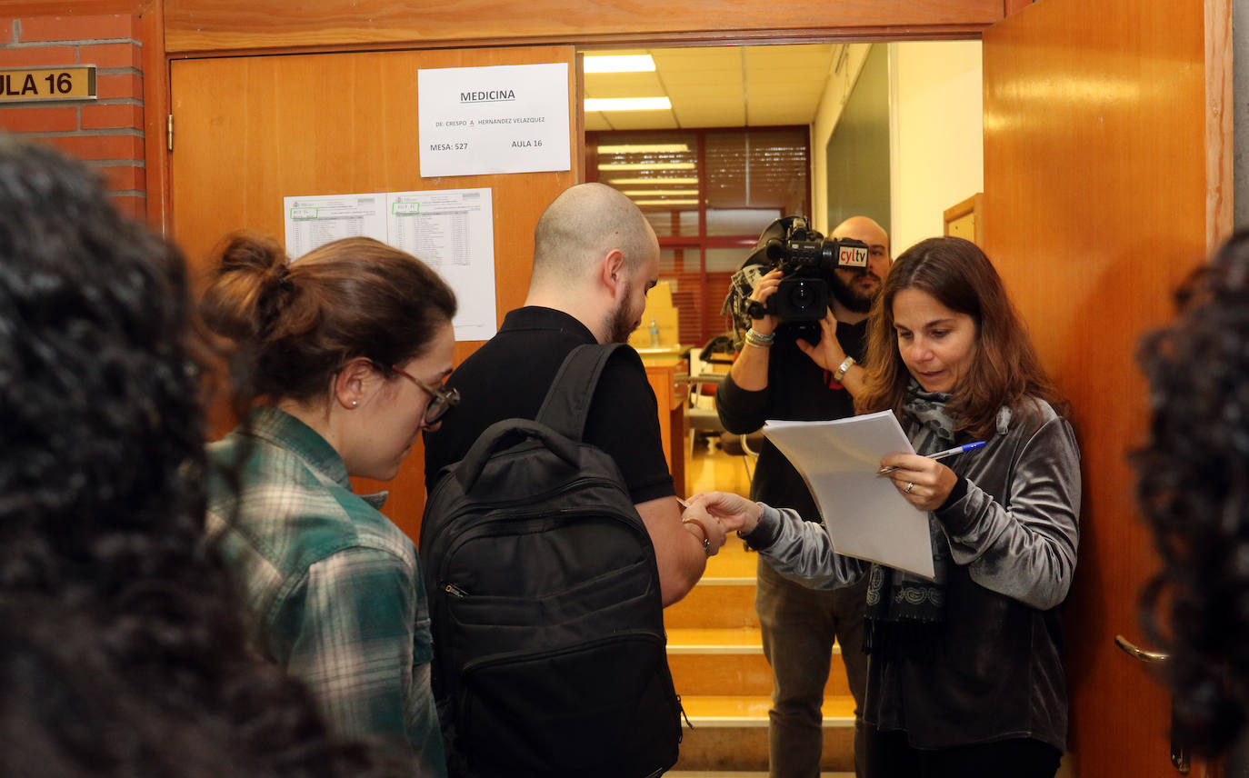 Un total de 35.472 candidatos se examinan este sábado en una veintena de ciudades, entre ellas Salamanca y Valladolid, para obtener una de las 9.539 plazas de formación sanitaria especializada en Medicina, Farmacia, Enfermería, Psicología, Química, Biología y Física convocadas por el Ministerio de Sanidad.