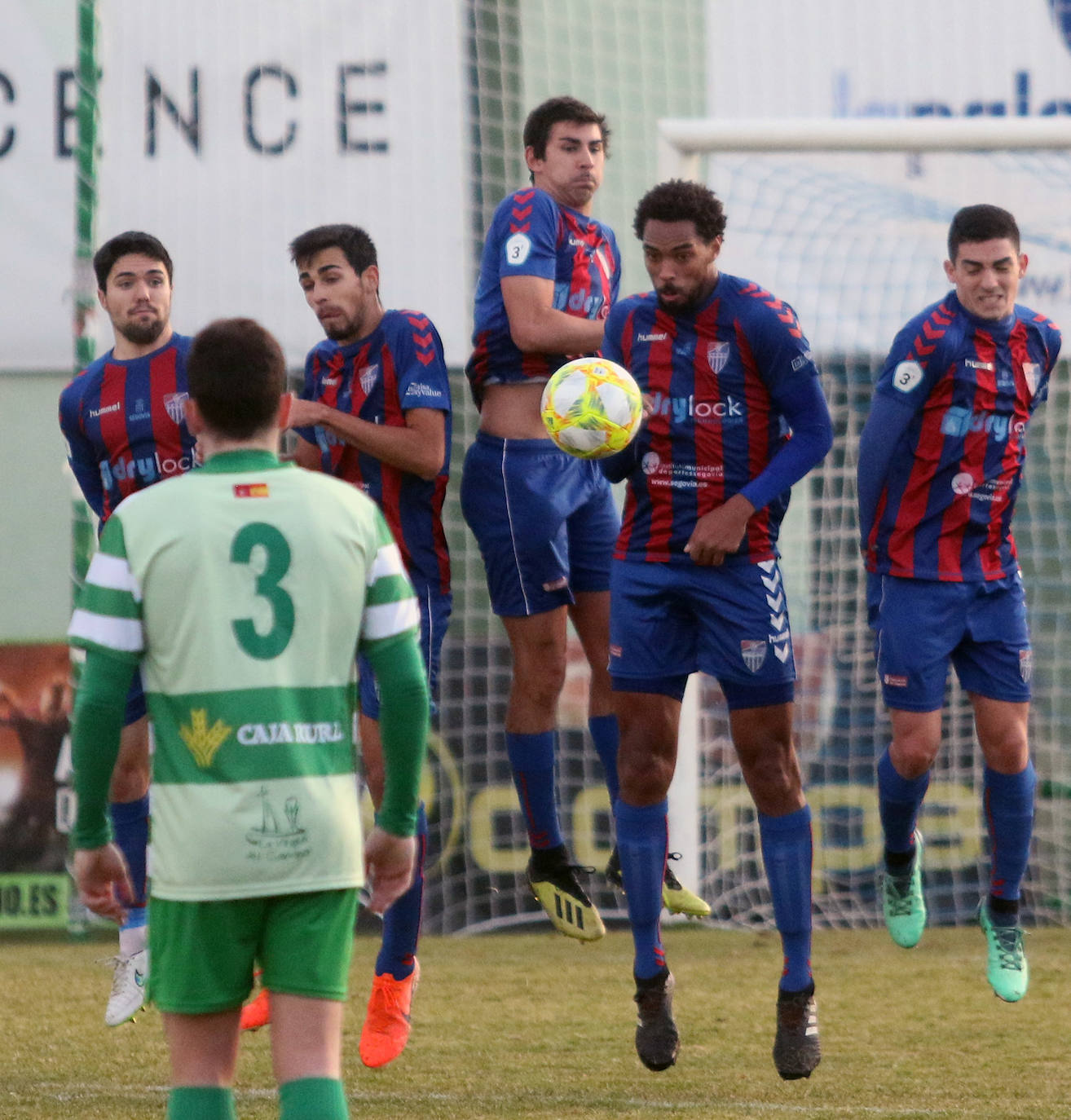 Partido entre la Gimnástica Segoviana y la Virgen del Camino 