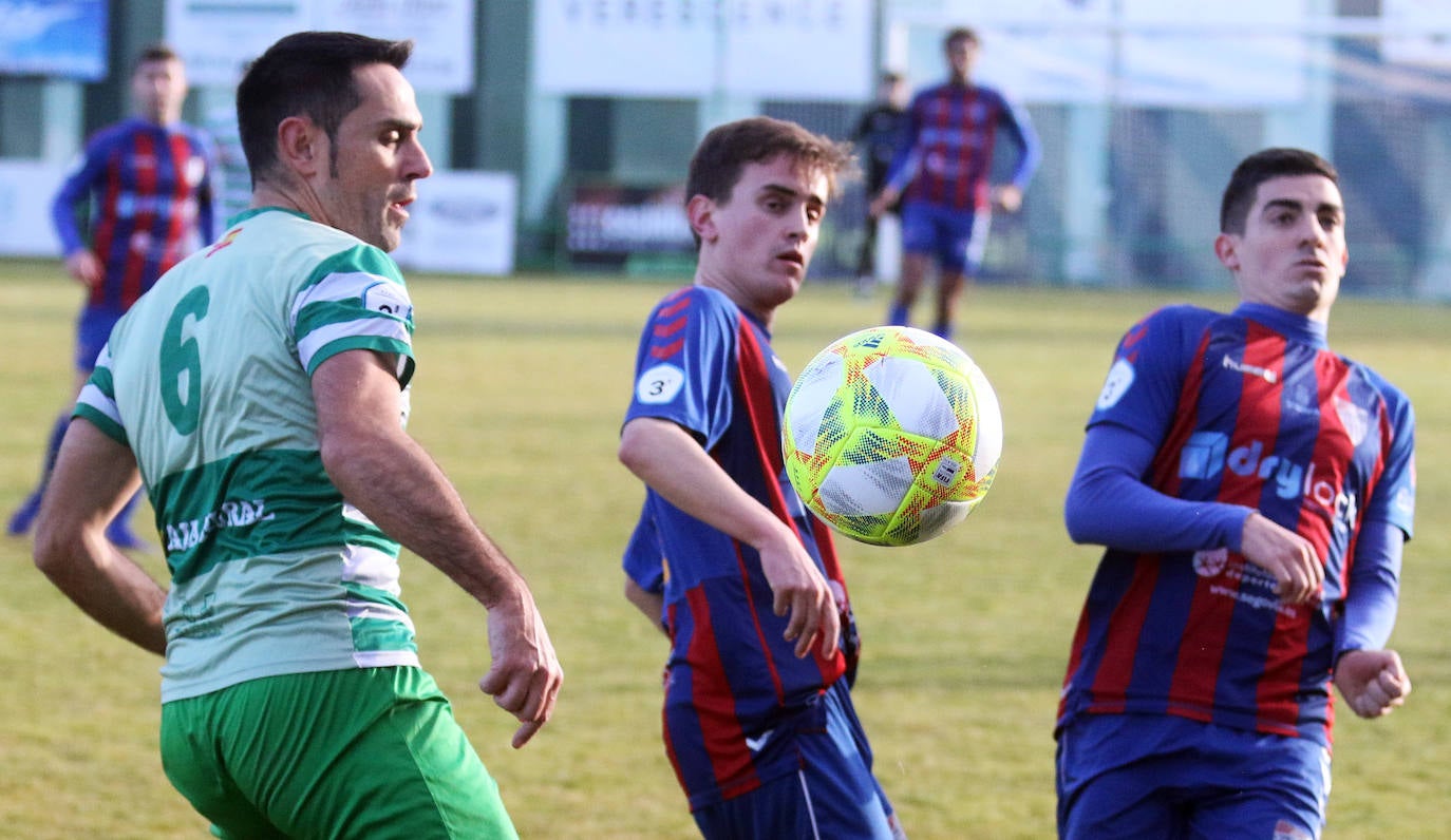 Partido entre la Gimnástica Segoviana y la Virgen del Camino 