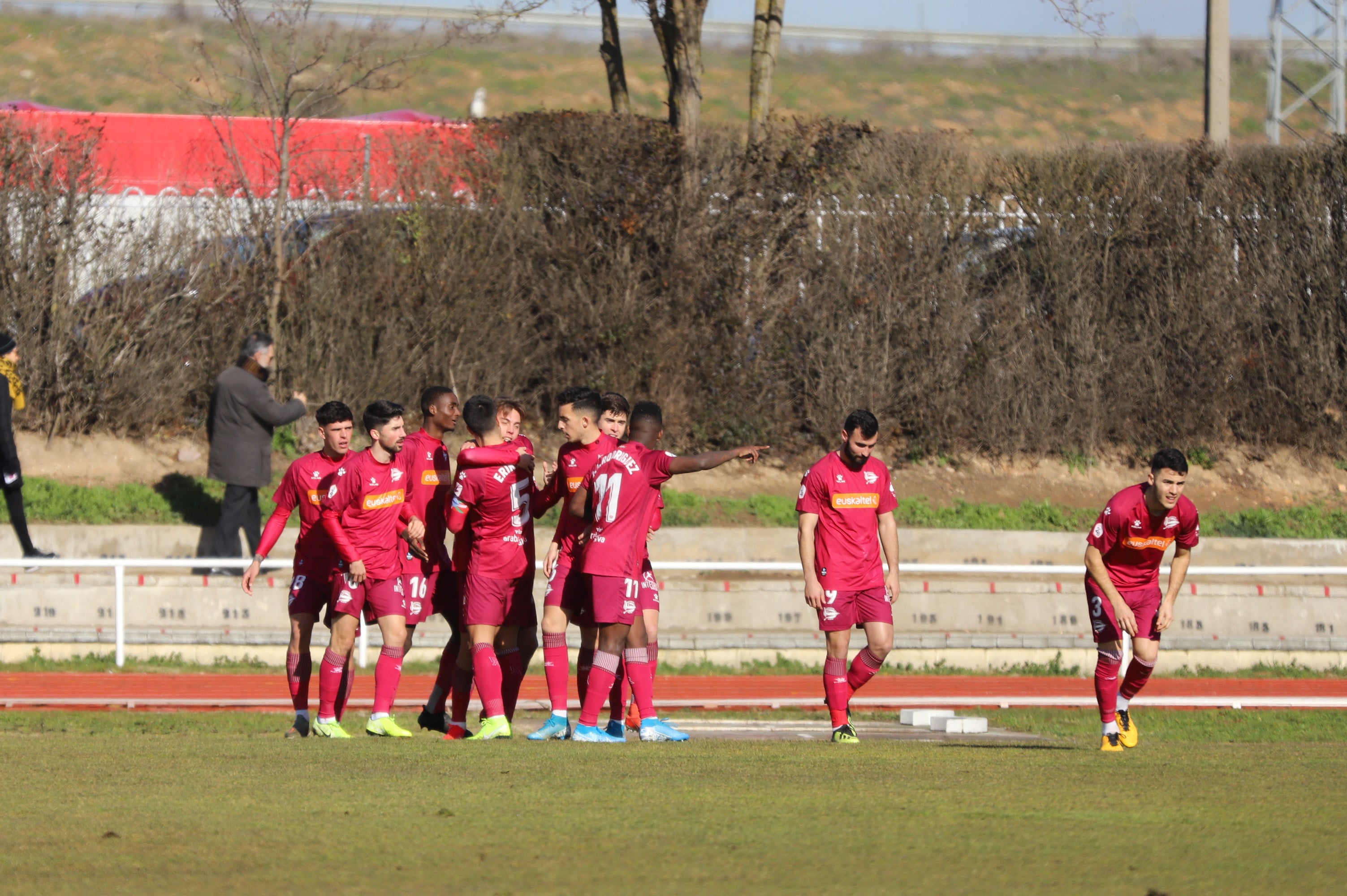 Fotos: Unionistas se eleva ante el Alavés B (4-2)