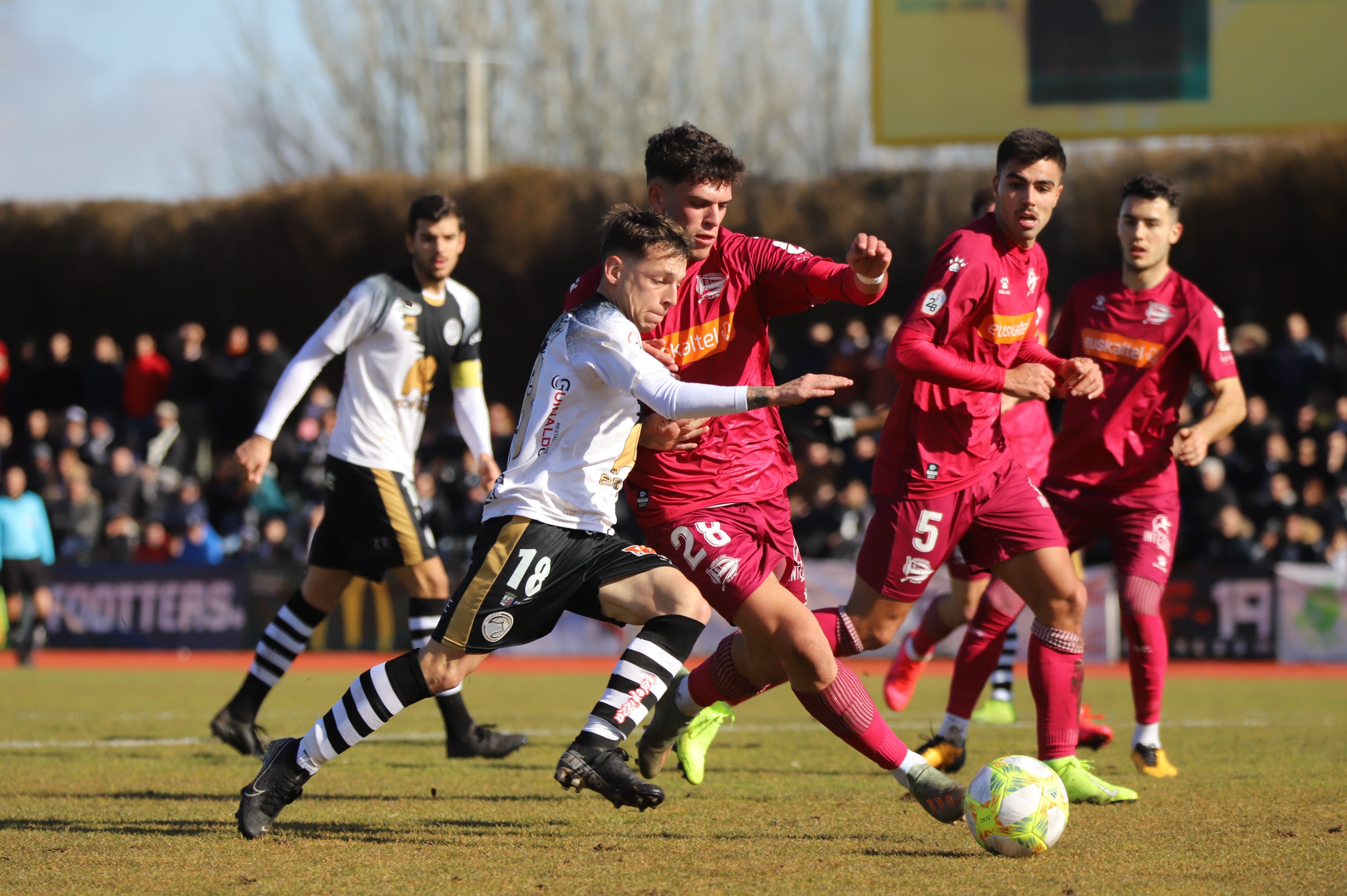 Fotos: Unionistas se eleva ante el Alavés B (4-2)