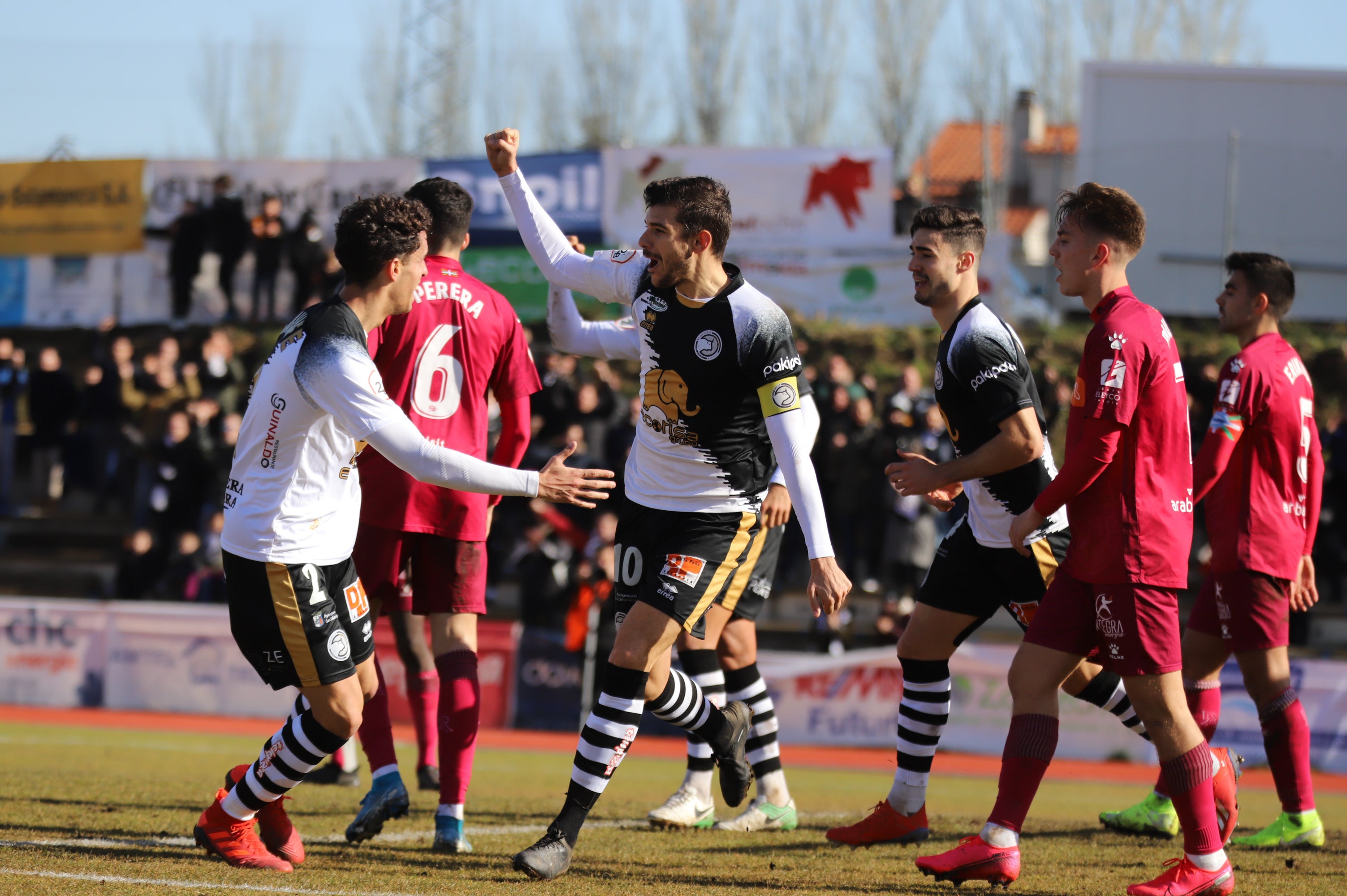 Fotos: Unionistas se eleva ante el Alavés B (4-2)