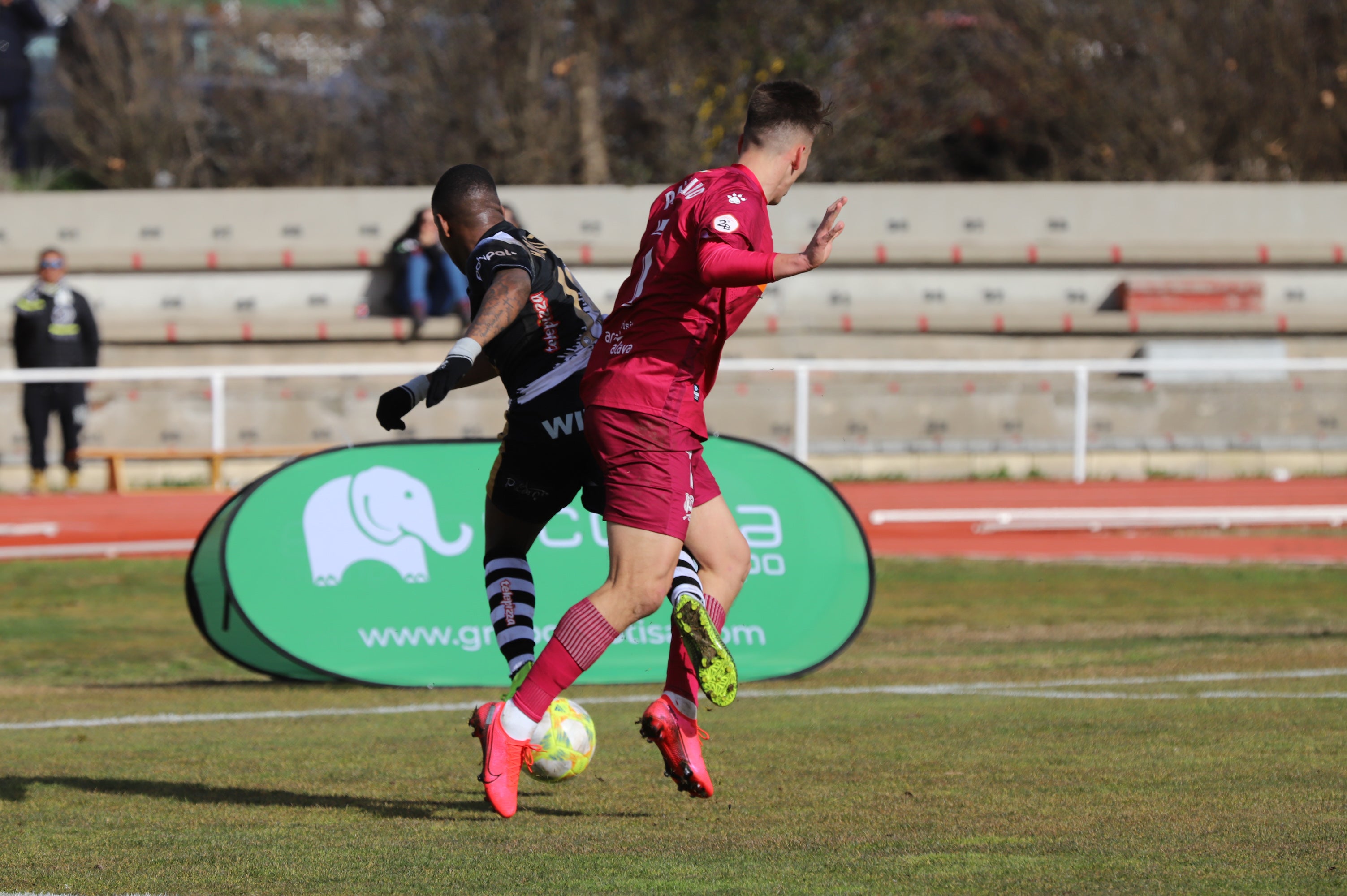 Fotos: Unionistas se eleva ante el Alavés B (4-2)