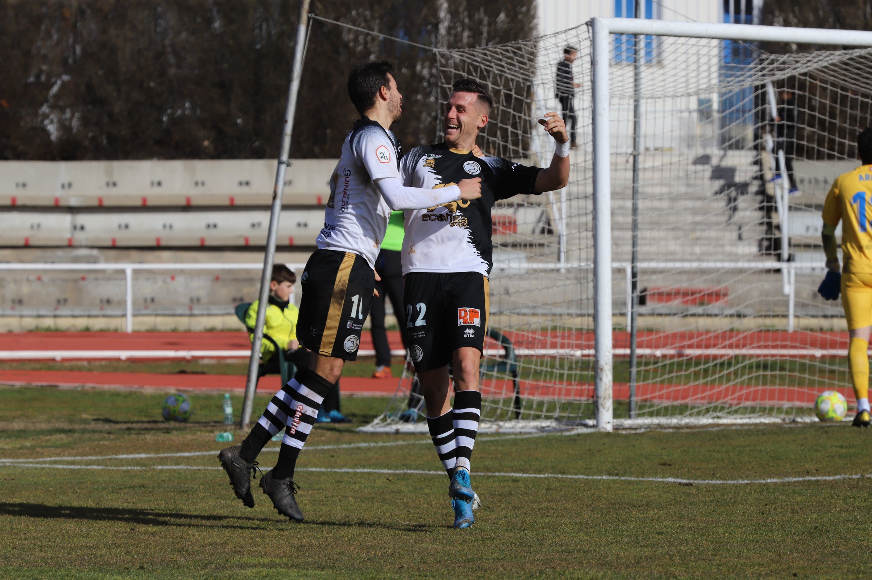 Fotos: Unionistas se eleva ante el Alavés B (4-2)