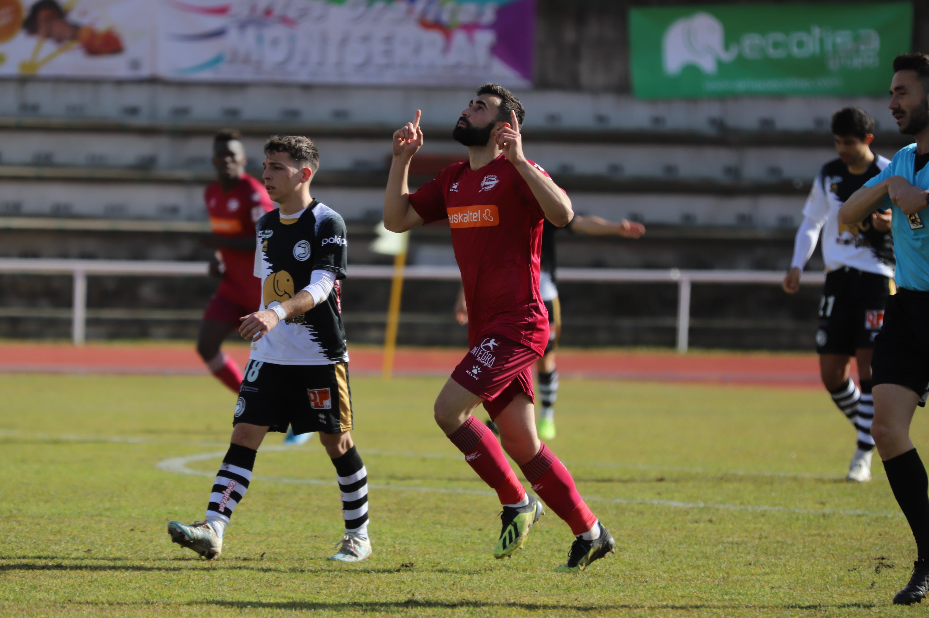 Fotos: Unionistas se eleva ante el Alavés B (4-2)