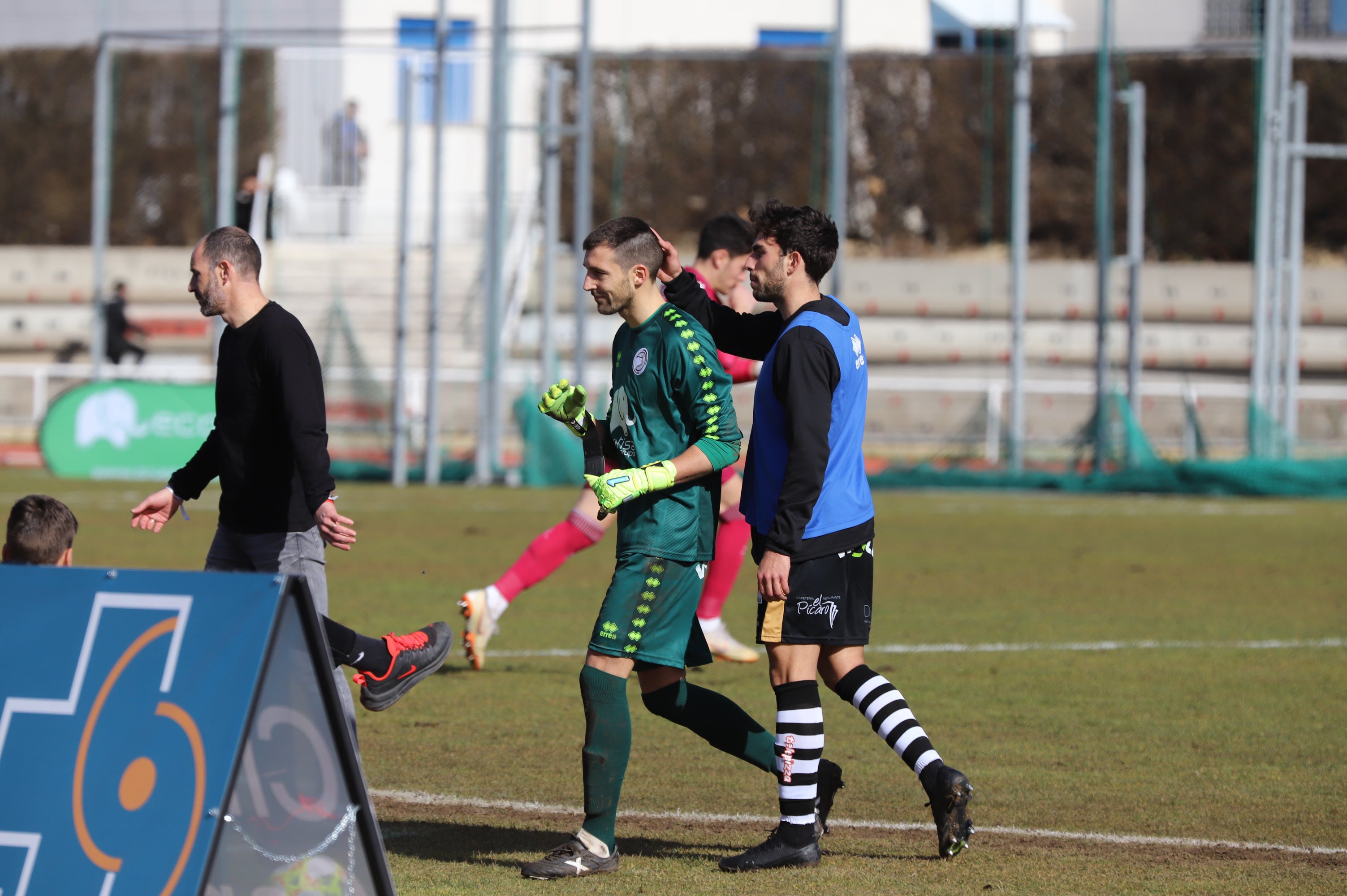 Fotos: Unionistas se eleva ante el Alavés B (4-2)